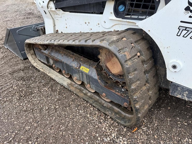 2023-bobcat-t770-image-16