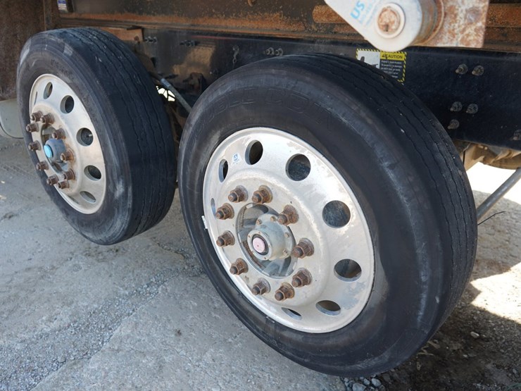 2014-mack-granite-gu713-image-33