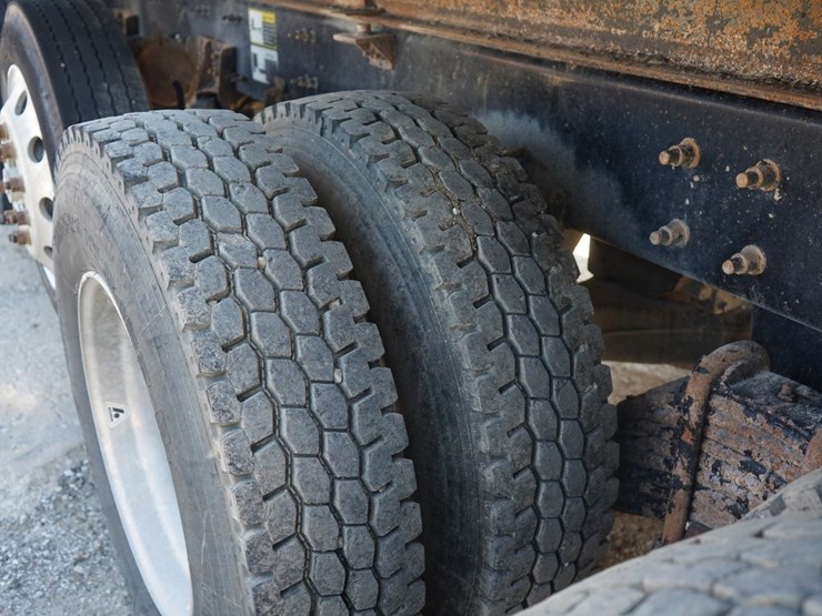 2014-mack-granite-gu713-image-37