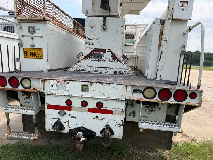 2007-peterbilt-335-image-27