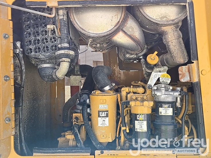 2020-caterpillar-d6k2-lgp-image-36