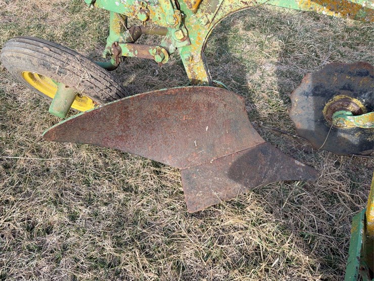 john-deere-pull-type-three-bottom-plow-image-23