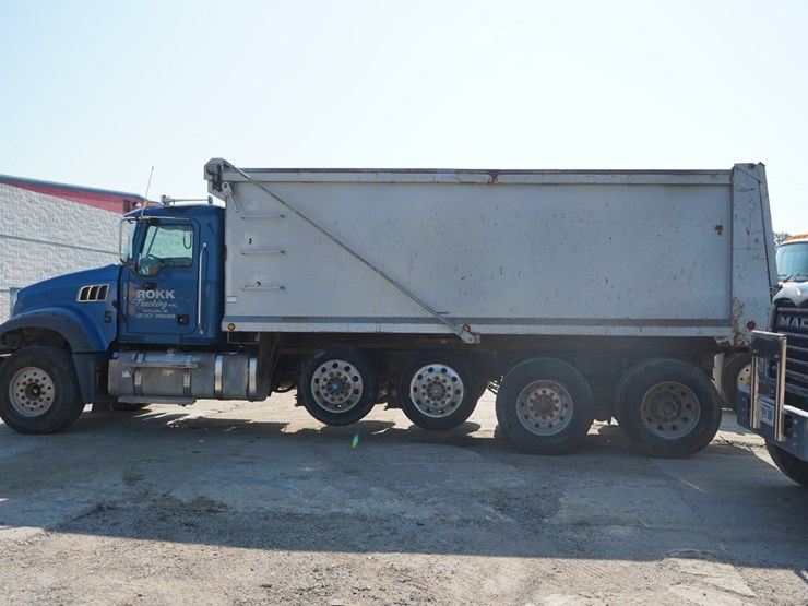 2014-mack-granite-gu713-image-6