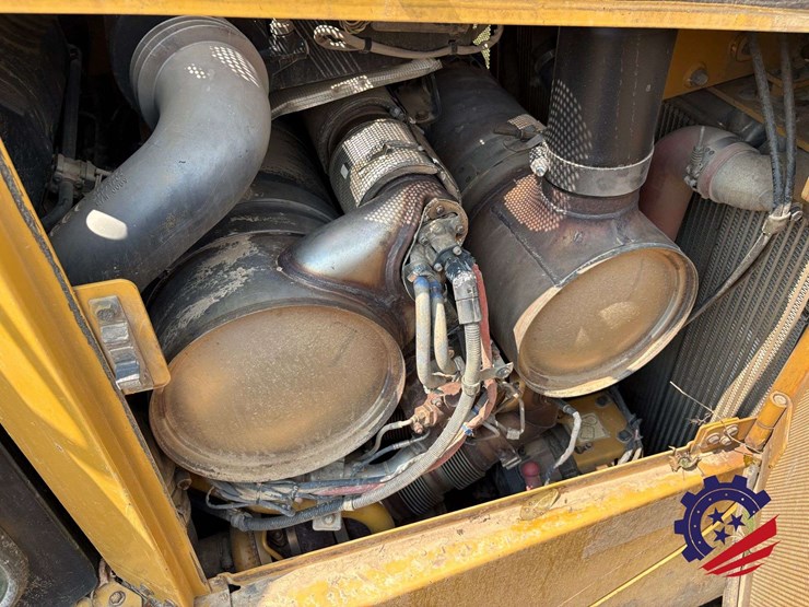 2015-caterpillar-d6t-lgp-image-80