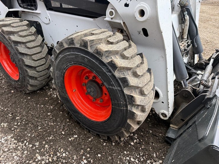 2013-bobcat-s650-image-12