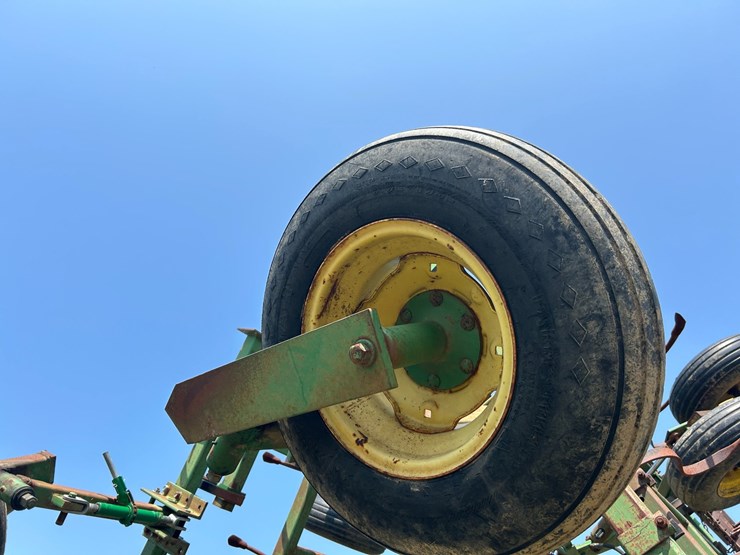 john-deere-34-image-12