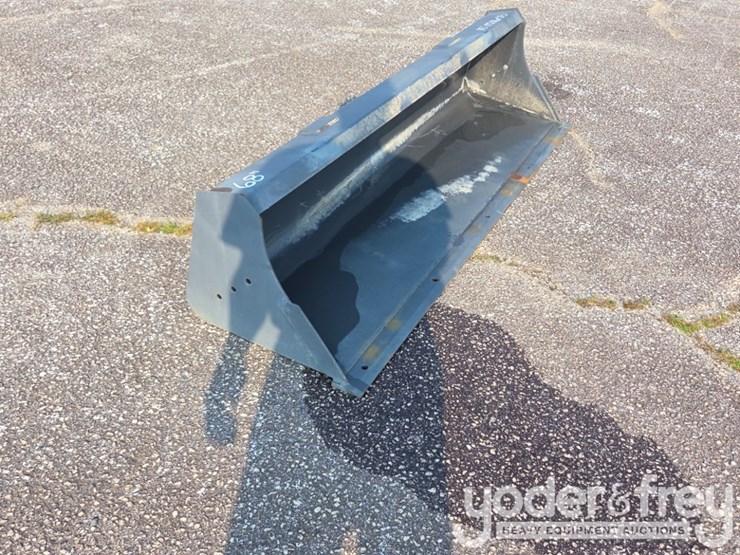 unused-68"-smooth-edge-bucket-c/w-pins-to-suit-tractor-image-4