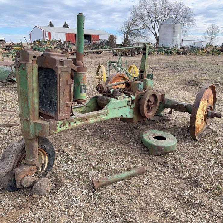 JOHN DEERE B