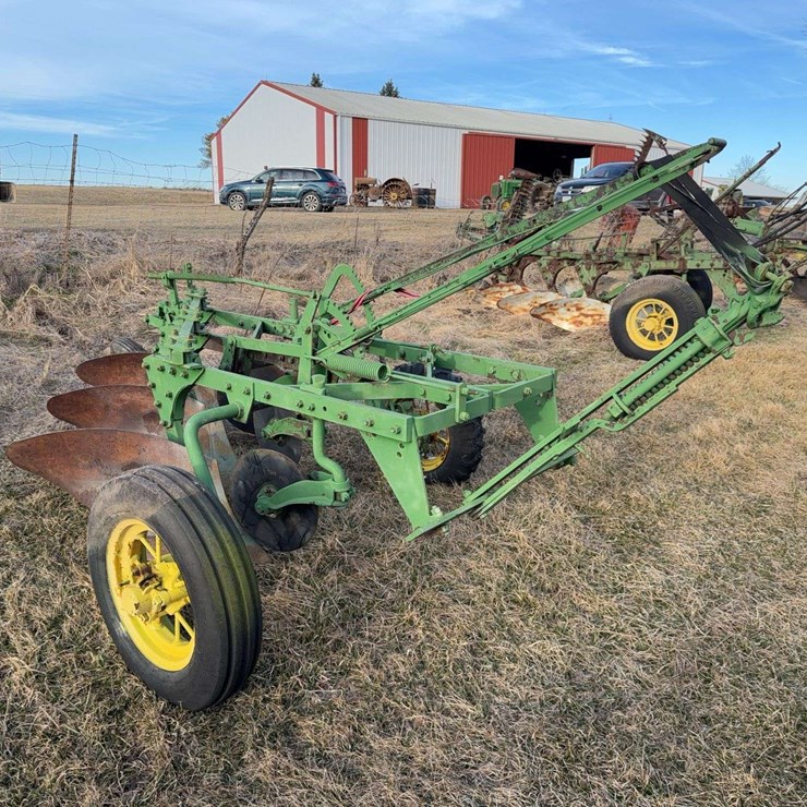 JOHN DEERE 8