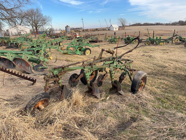 john-deere-no.-55-a-b-h-pull-type-three-bottom-plow-image-3