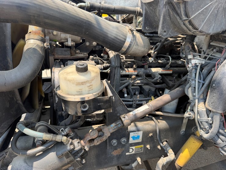 2007-peterbilt-335-image-73