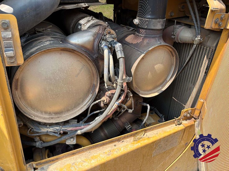 2015-caterpillar-d6t-lgp-image-85