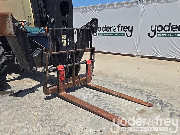 2018-jlg-1055-image-16