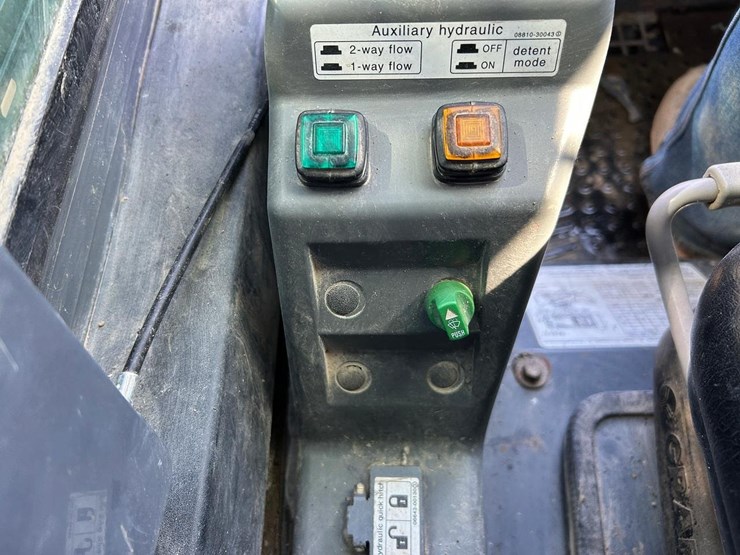 2011-takeuchi-tl250-image-26