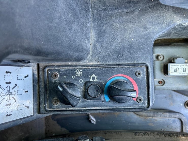 2011-takeuchi-tl250-image-27