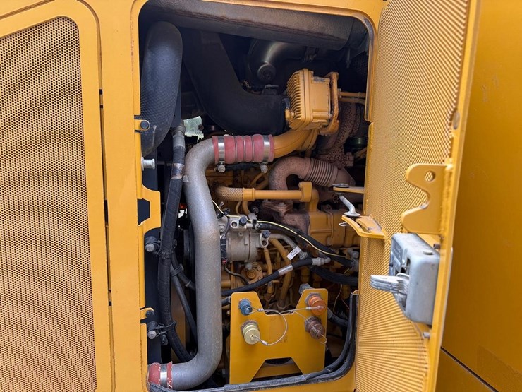 2018-deere-655k-image-16