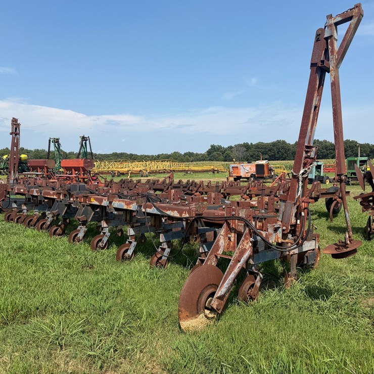 #52693 • SprayRite 10-row 30" Cultivator INV#52693