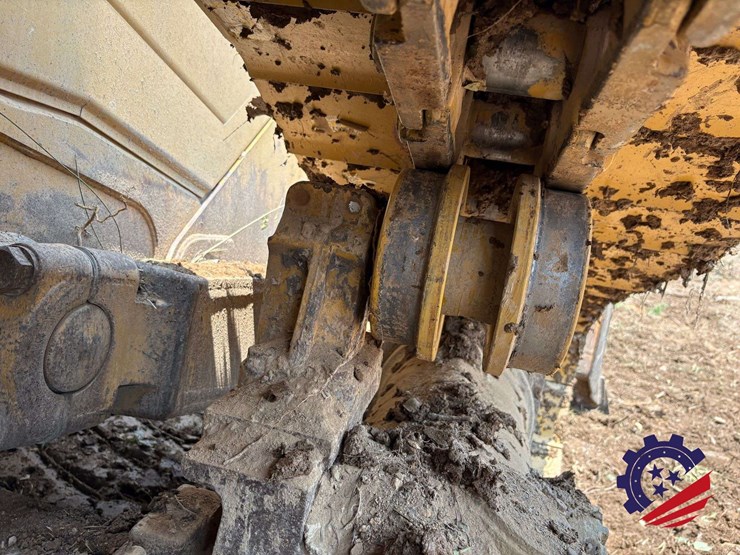 2015-caterpillar-d6t-lgp-image-55