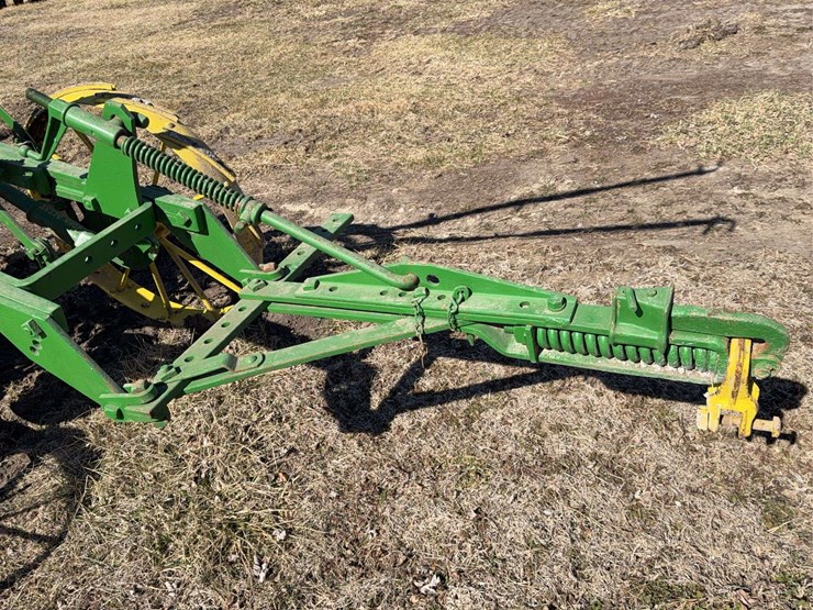 john-deere-pull-type-two-bottom-plow-image-10