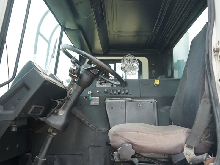 2005-mack-mr688s-image-13
