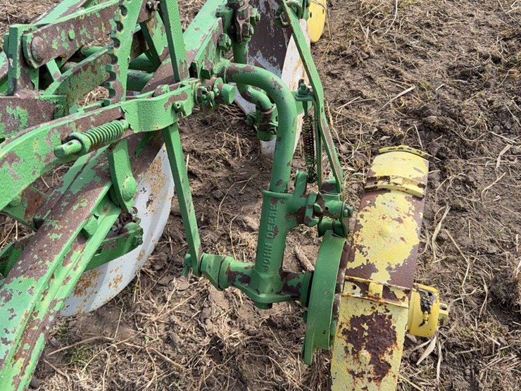 john-deere-pull-type-two-bottom-plow-image-11