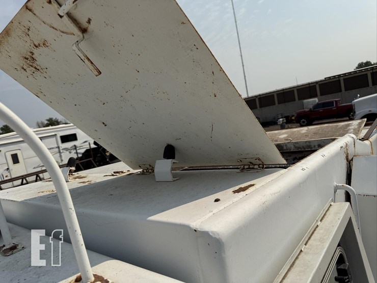 mobil-athey-street-sweeper-8401-image-30