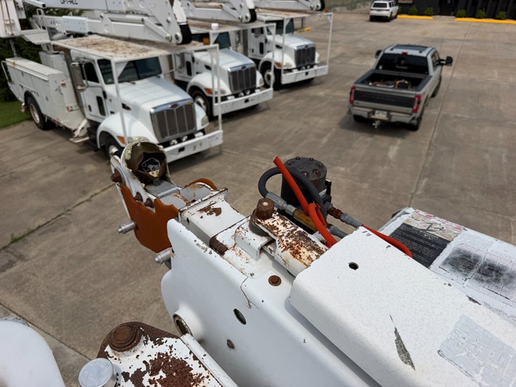 2007-peterbilt-335-image-52