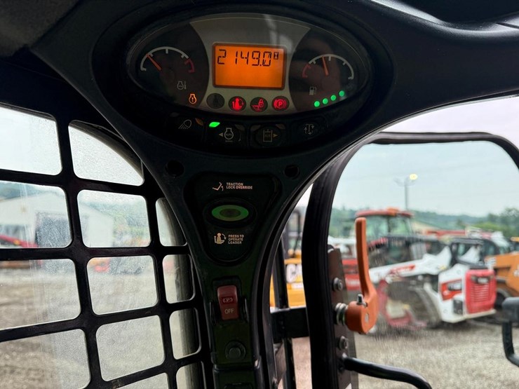 2022-bobcat-t770-image-24