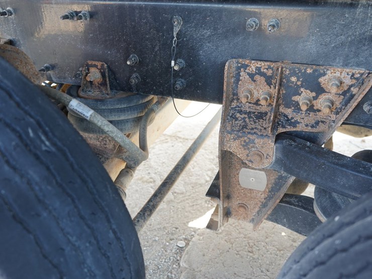 2014-mack-granite-gu713-image-30