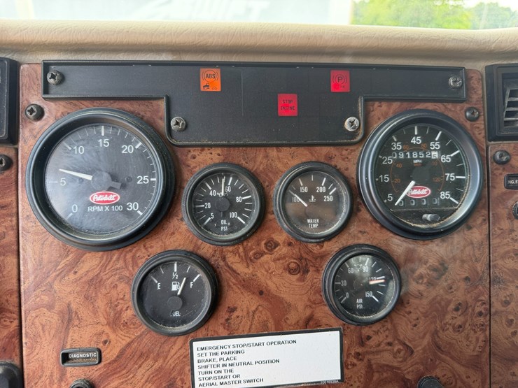 2007-peterbilt-335-image-69