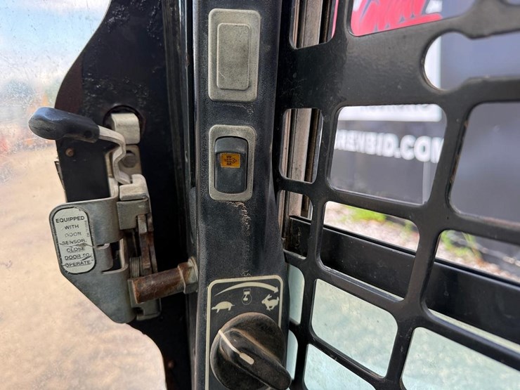 2012-bobcat-t870-image-23