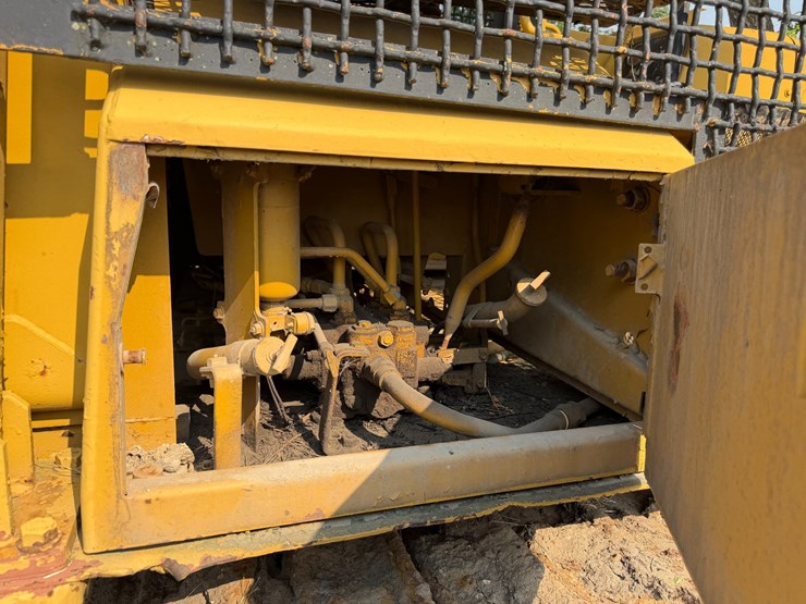1985-caterpillar-d4e-image-43