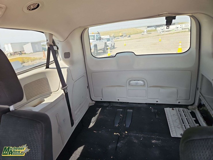 2011-dodge-grand-caravan-se-image-16