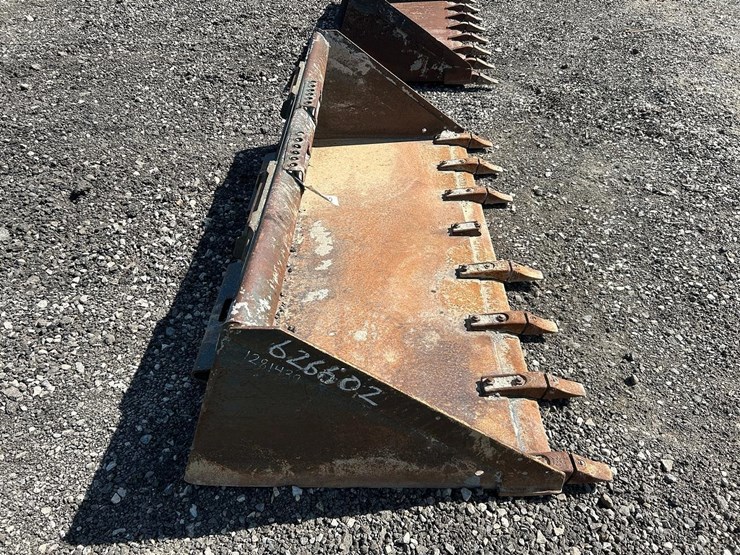 bobcat-74"-heavy-duty-skid-steer-tooth-bucket-image-4