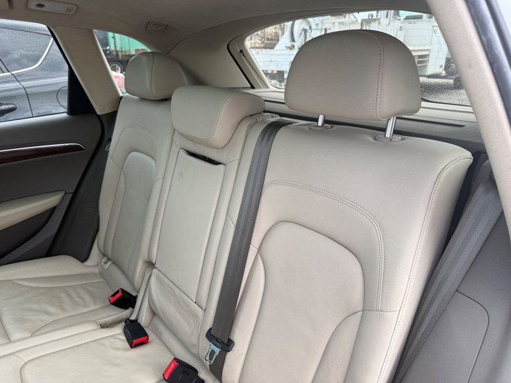 2012-audi-q5-image-18