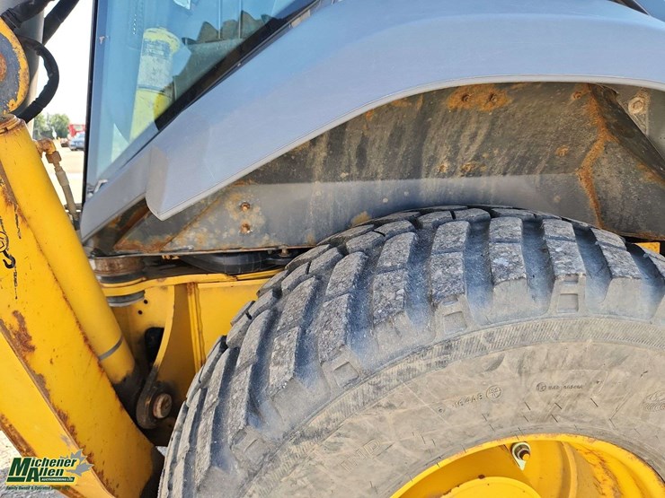 deere-410l-image-58