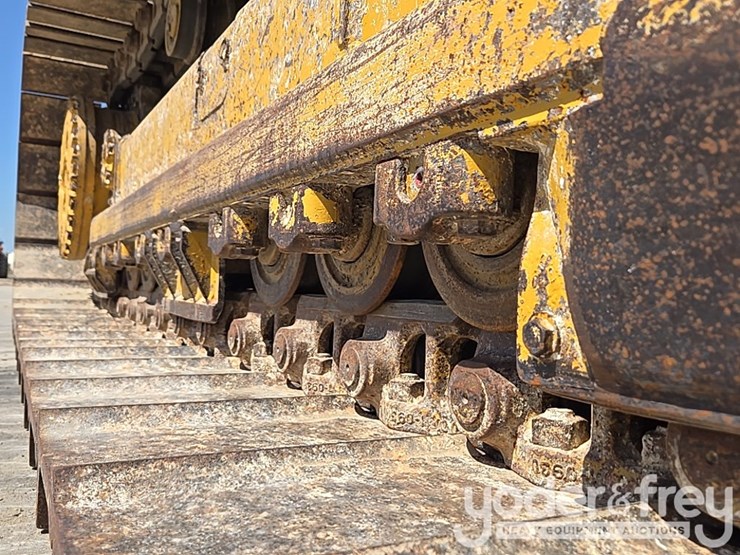 2020-caterpillar-d6k2-lgp-image-18