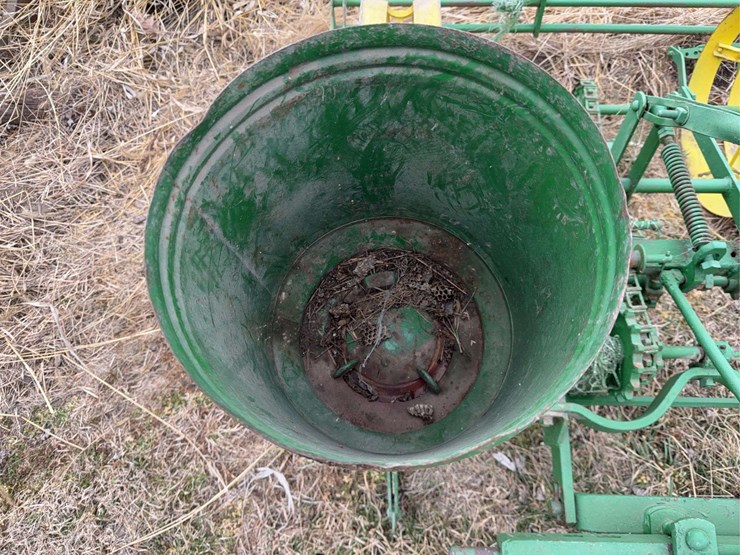 john-deere-two-row-planter-image-19