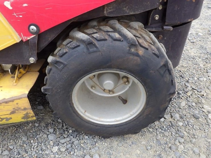 canycom-cmx2402-ride-on-mower-image-9