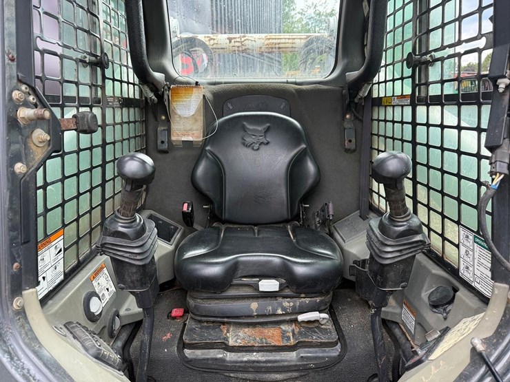 2012-bobcat-t750-image-19