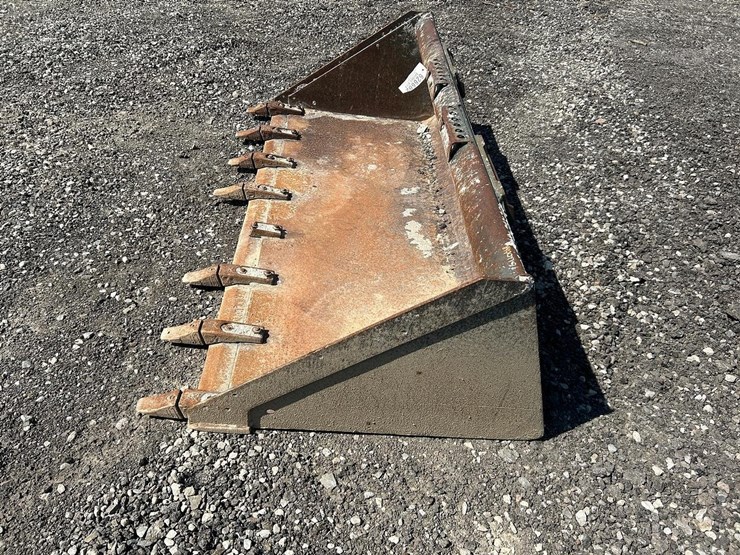 bobcat-74"-heavy-duty-skid-steer-tooth-bucket-image-2