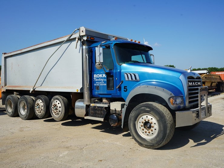 2014-mack-granite-gu713-image-3