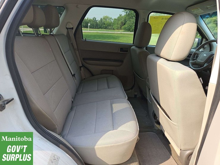 2011-ford-escape-image-24