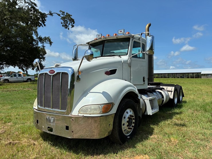 2014-peterbilt-386-image-2