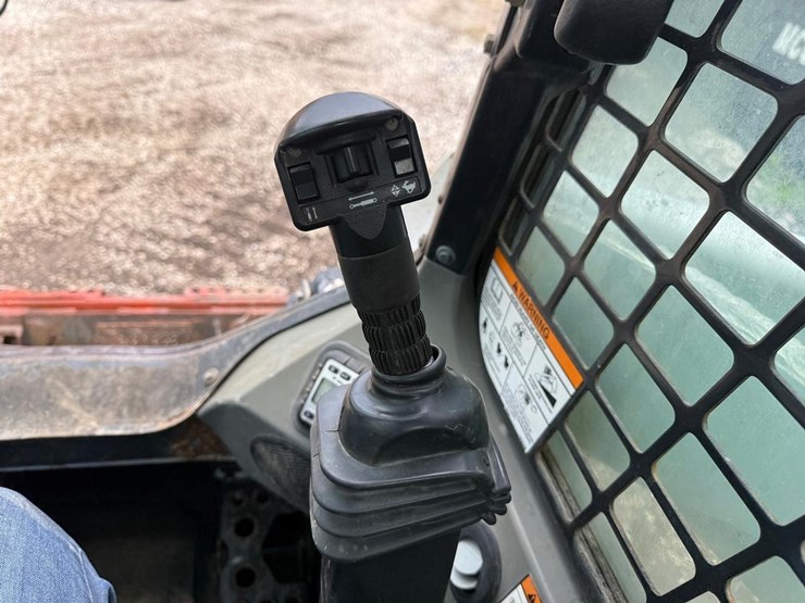 2012-bobcat-t750-image-22