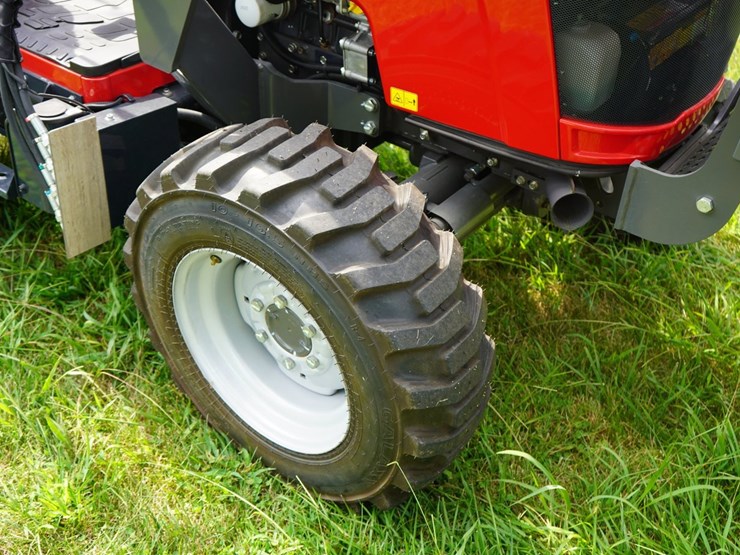 2024-massey-ferguson-1835m-image-23