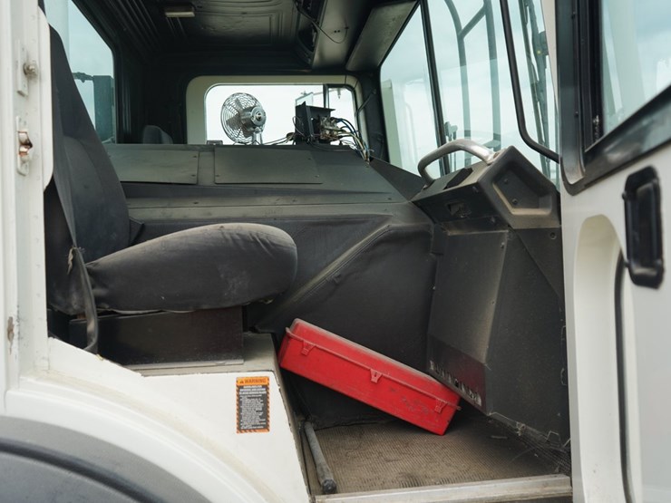 2005-mack-mr688s-image-18