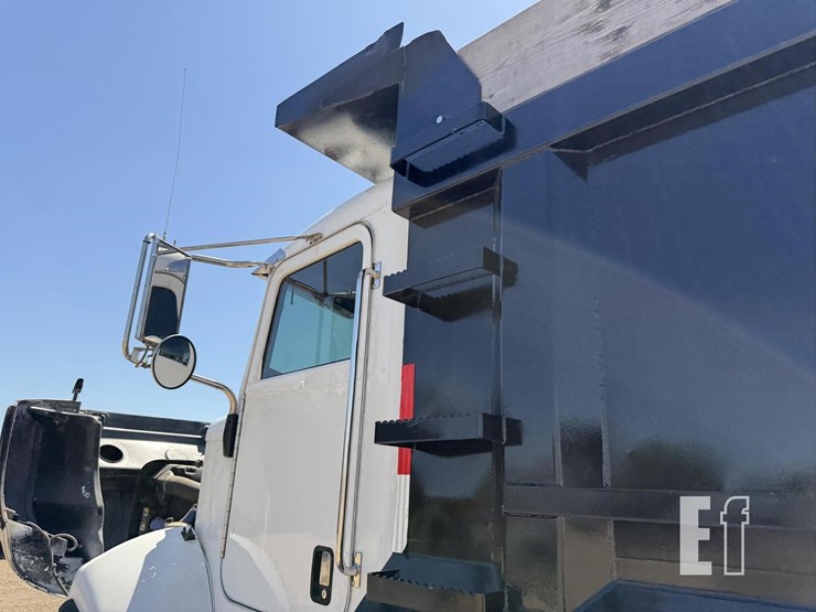 2005-peterbilt-335-image-25