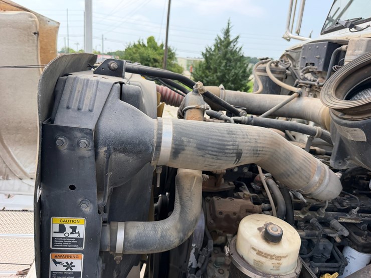 2007-peterbilt-335-image-82