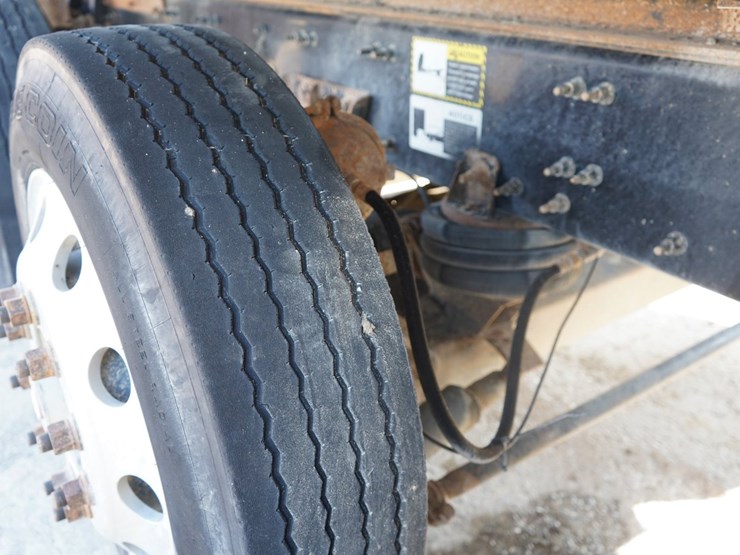 2014-mack-granite-gu713-image-34
